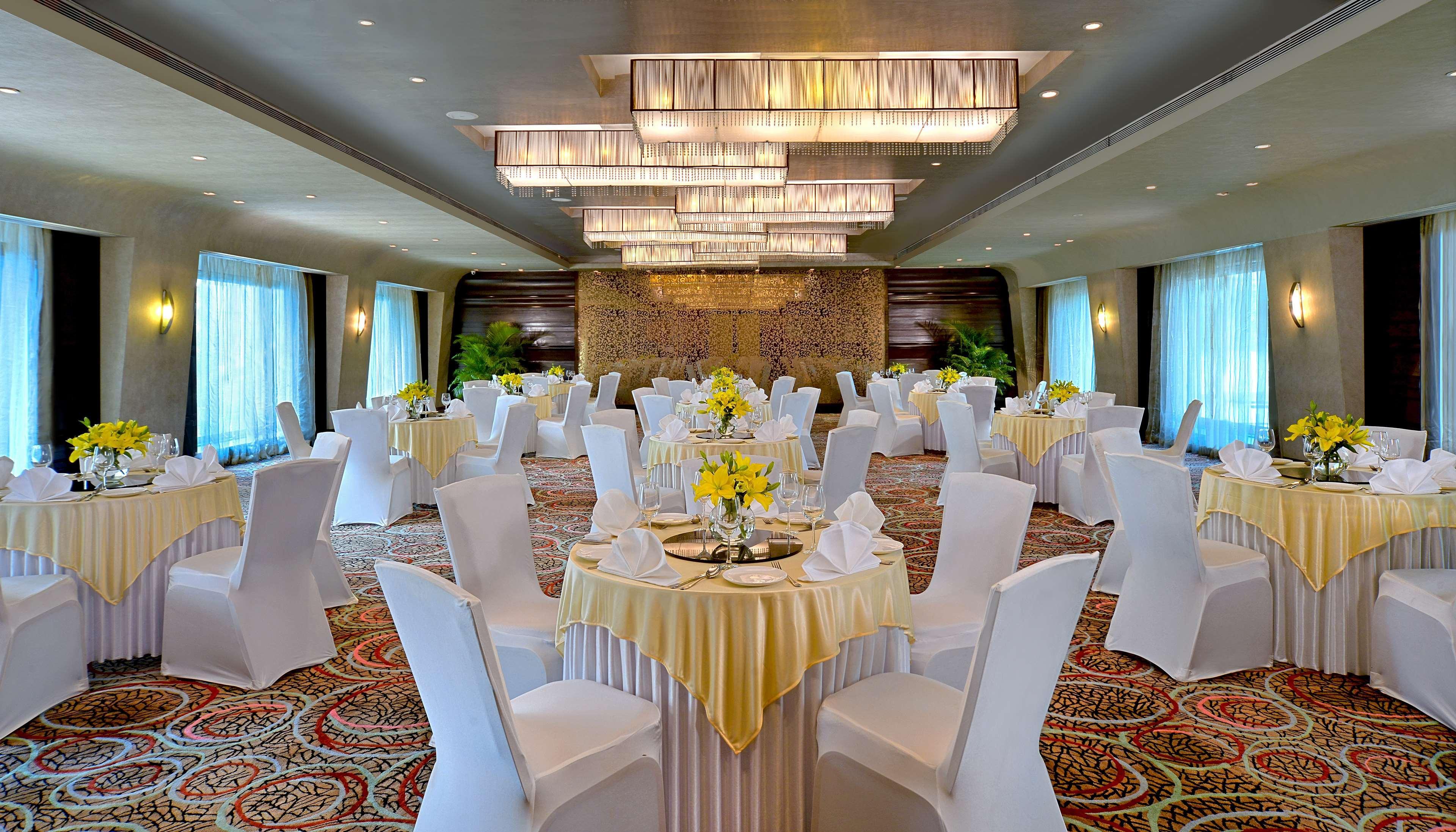 Radisson Mumbai Goregaon Dış mekan fotoğraf