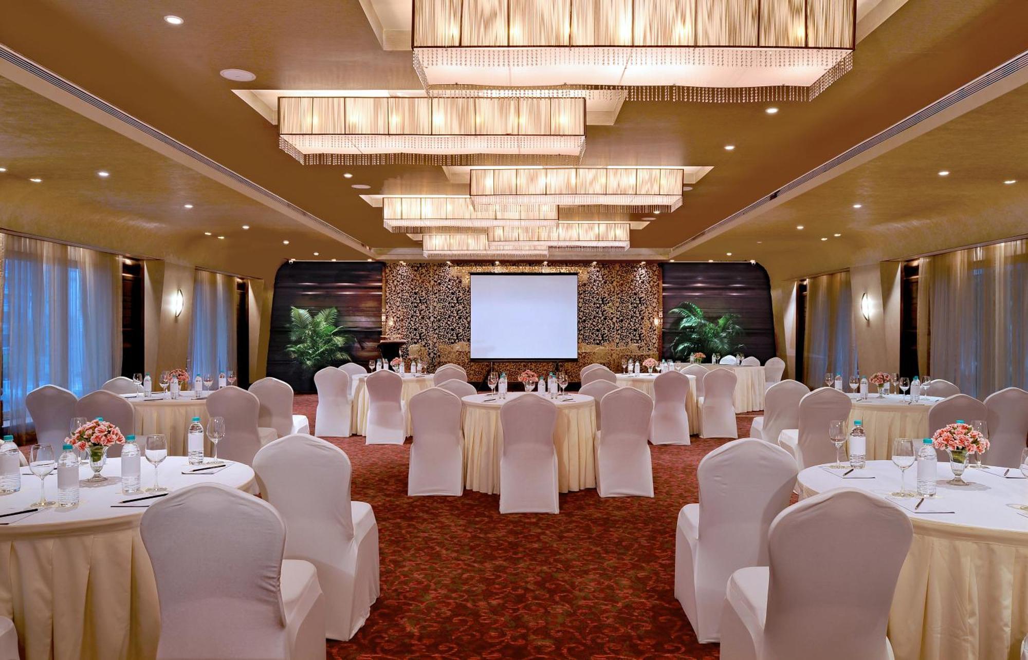Radisson Mumbai Goregaon Dış mekan fotoğraf
